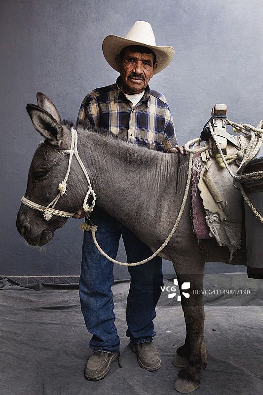 墨西哥送奶工和他的驴图片素材