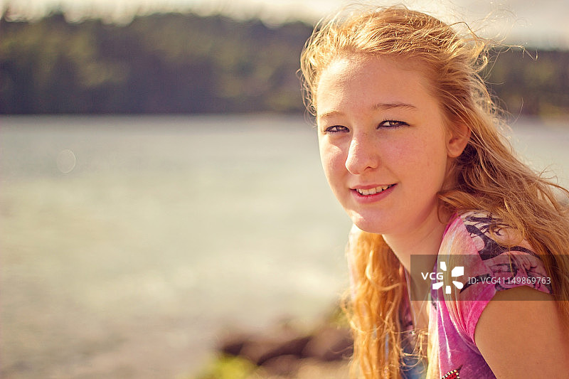 在海滩的女孩图片素材