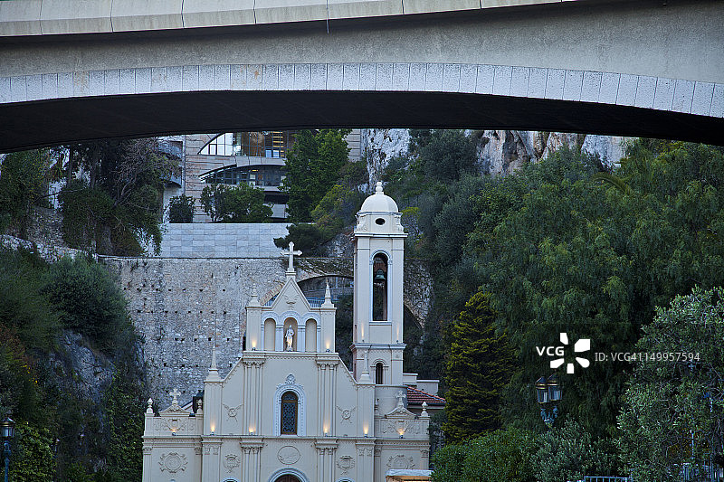 拉康达明的圣德沃特教堂图片素材