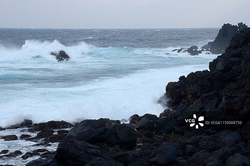 八丈岛的汹涌波涛图片素材