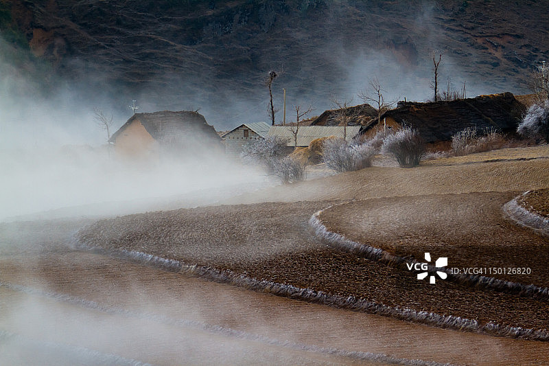 乡村薄雾图片素材