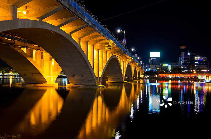 桥梁倒影图片素材