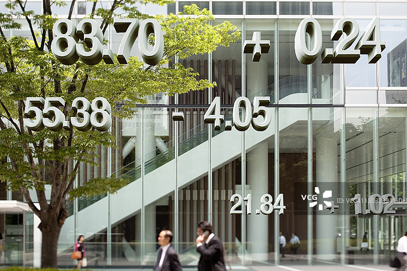 带有股票指数的商人图片素材