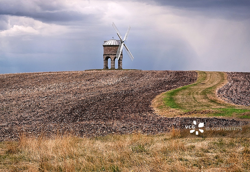 山顶上的风车图片素材