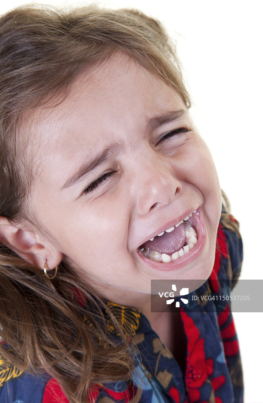 女宝宝大声哭喊图片素材