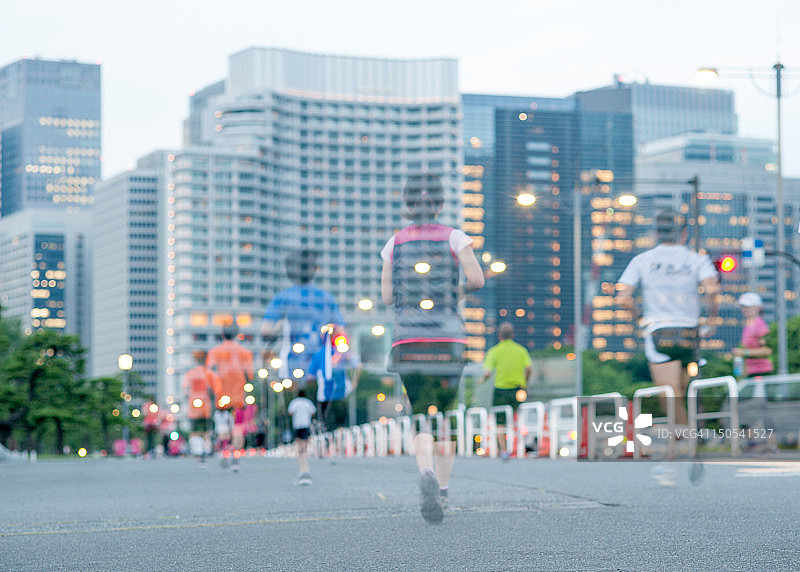 跑步中的跑步者图片素材