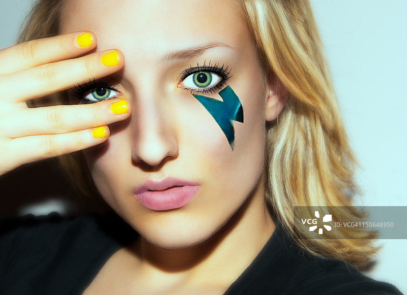 女性自画像图片素材