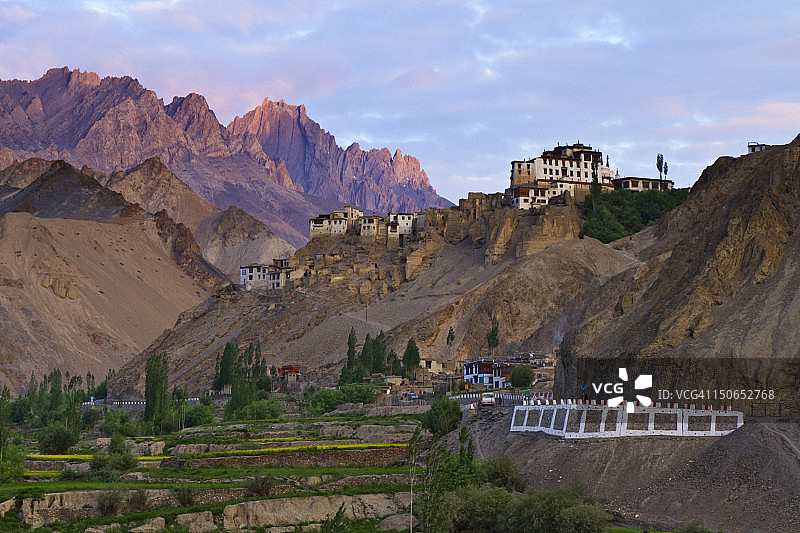 日出时分的拉马耶鲁寺图片素材