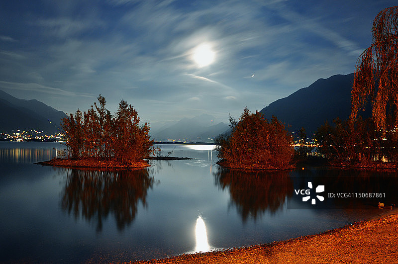 月光岛屿图片素材