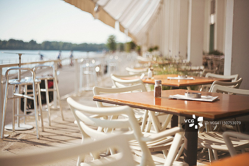 河畔咖啡馆图片素材