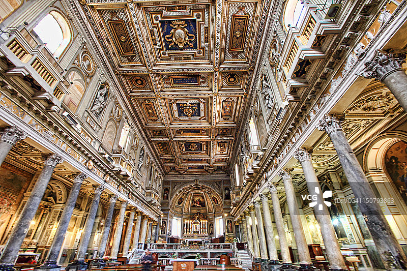 圣马蒂诺艾蒙蒂教堂内部图片素材