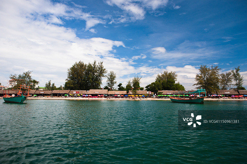 海滩沿线的各种酒吧和餐厅图片素材