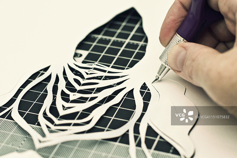 剪纸进行中图片素材