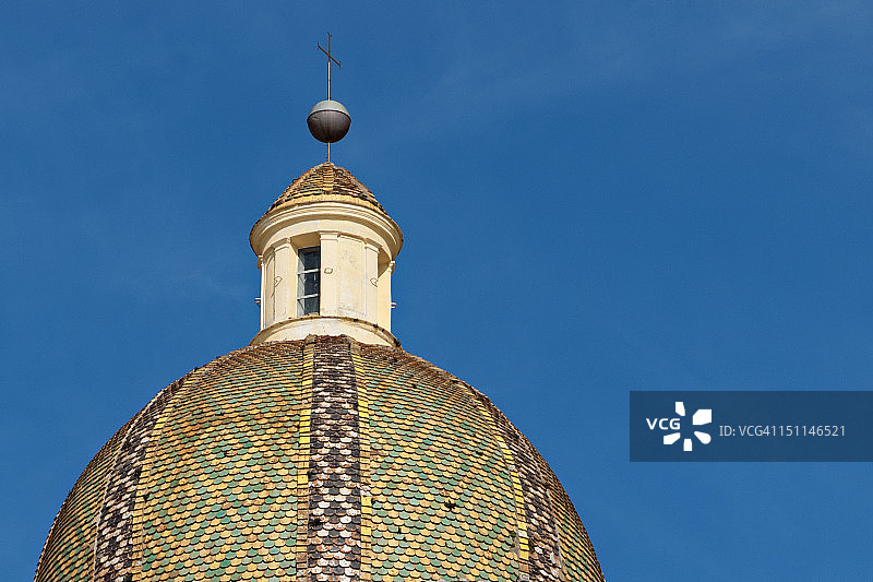 圣玛丽亚阿松塔教堂的彩釉瓷砖穹顶图片素材