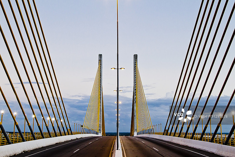 牛顿·纳瓦罗桥图片素材