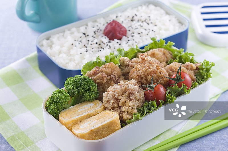日式炸鸡块便当图片素材