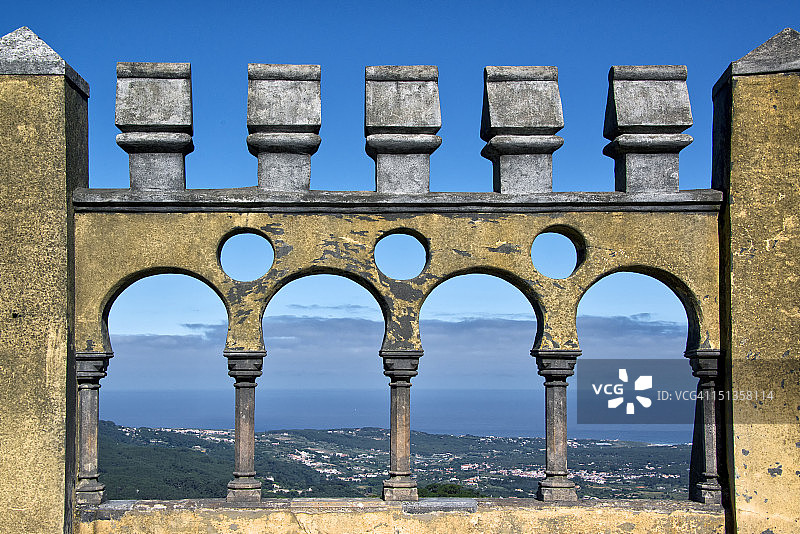 从佩纳城堡的露台眺望图片素材