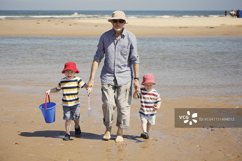 与爷爷同行图片素材