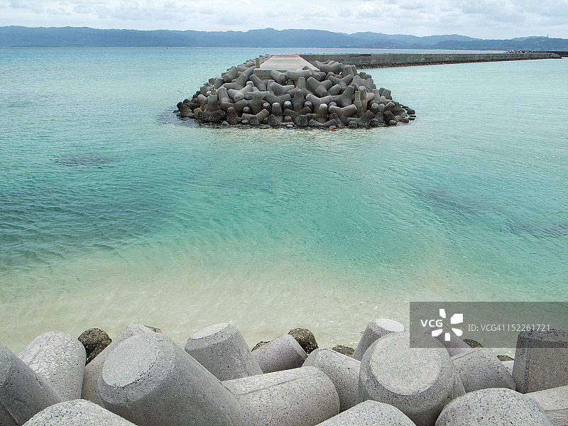 防波堤和四脚混凝土块图片素材
