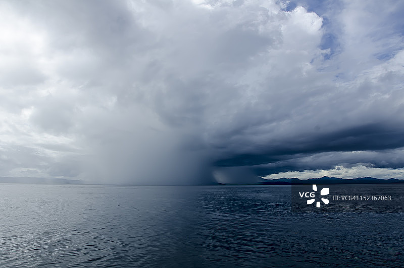 斐济贝卡太平洋上空的雷暴图片素材