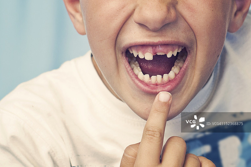 第一颗牙齿图片素材