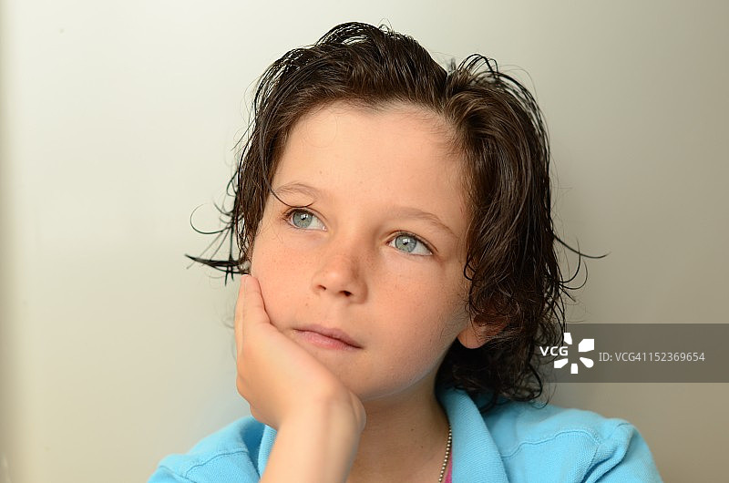 蓝眼睛的男孩图片素材