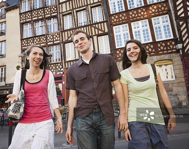 微笑的白人朋友图片素材