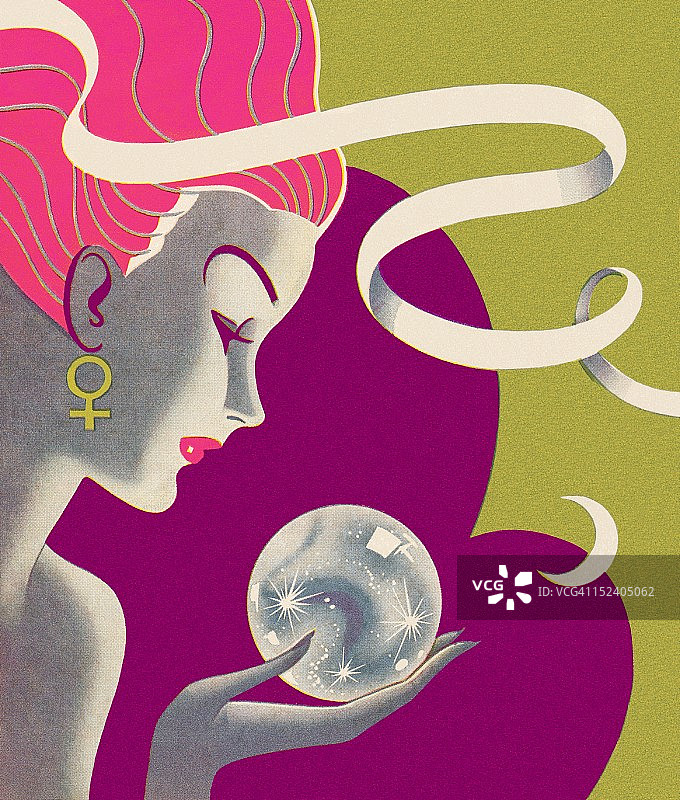 女人看着水晶球图片素材