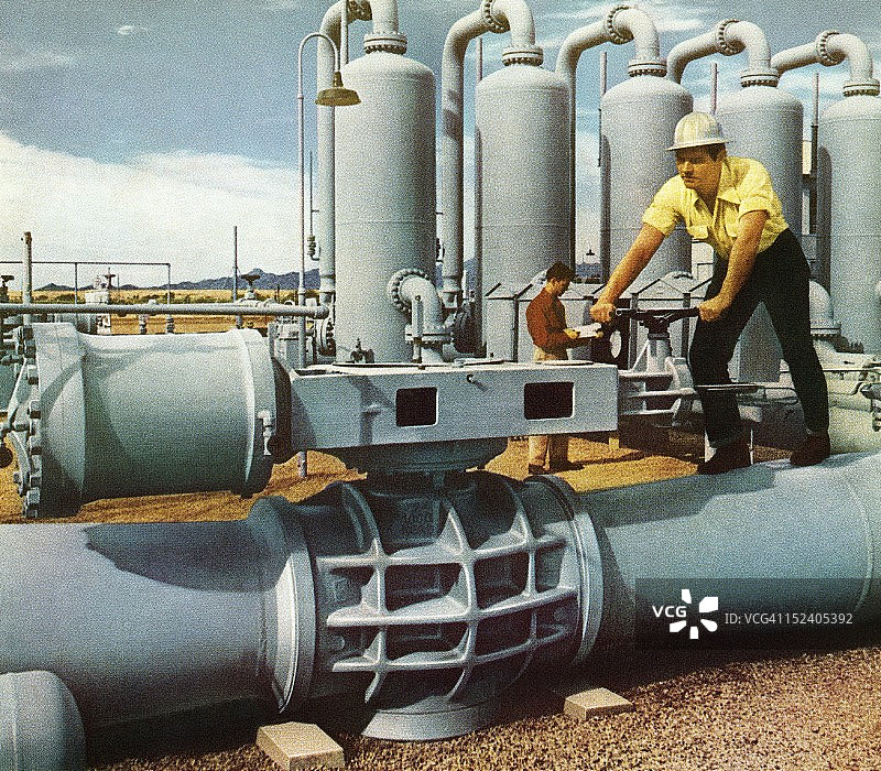 管道上的工人图片素材