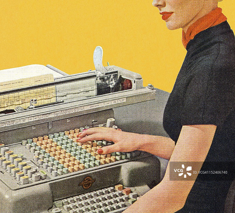 女人使用办公设备图片素材