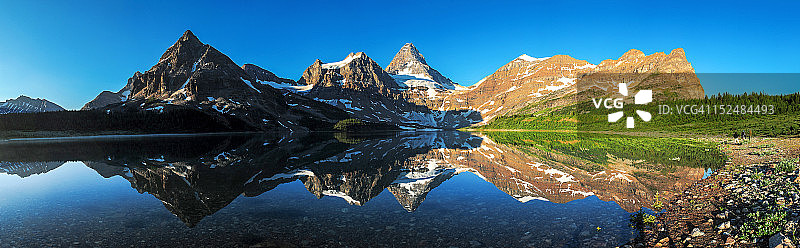 阿西尼博因山图片素材