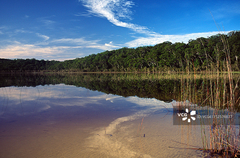 贝纳伦湖的倒影图片素材