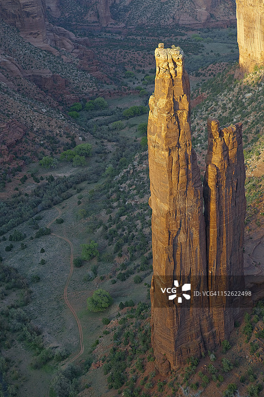 日落下的巨石图片素材