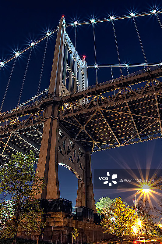 在三 borough 大桥下图片素材