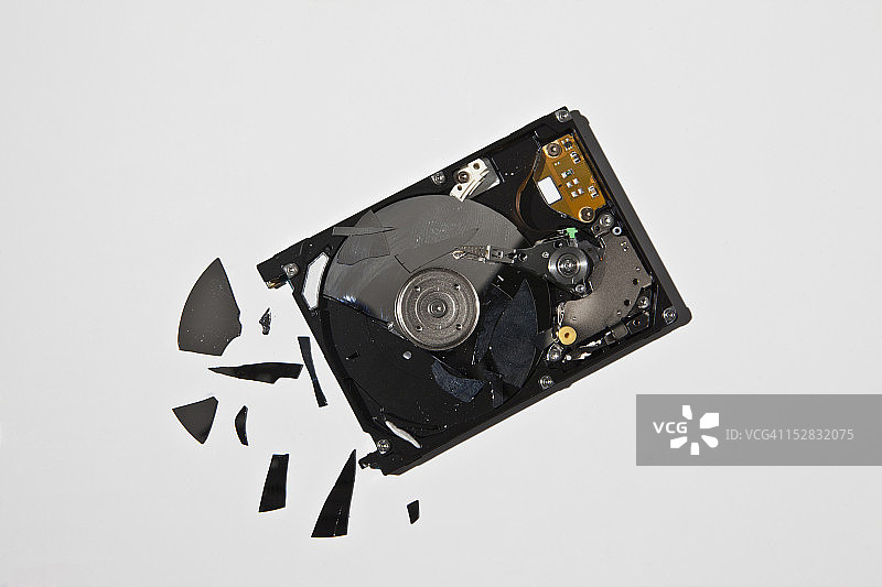 一堆被砸碎的电脑零件图片素材