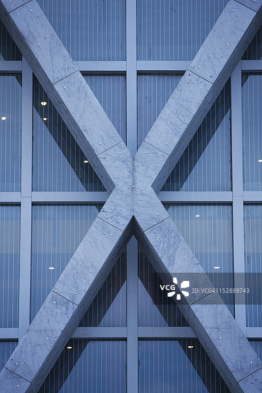 X形建筑细节图片素材