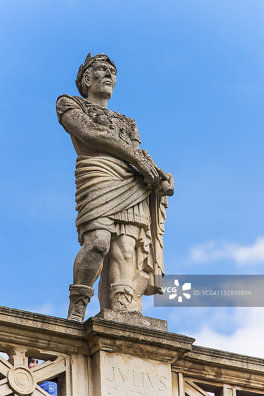 英国萨默塞特郡巴斯罗马浴场朱利叶斯·凯撒雕像图片素材