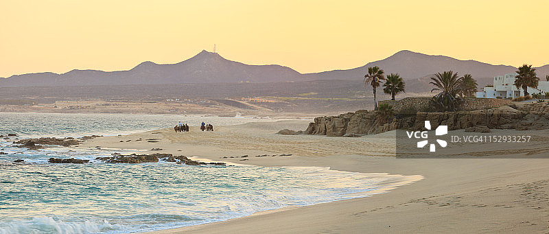 洛斯卡沃斯海滩骑马图片素材