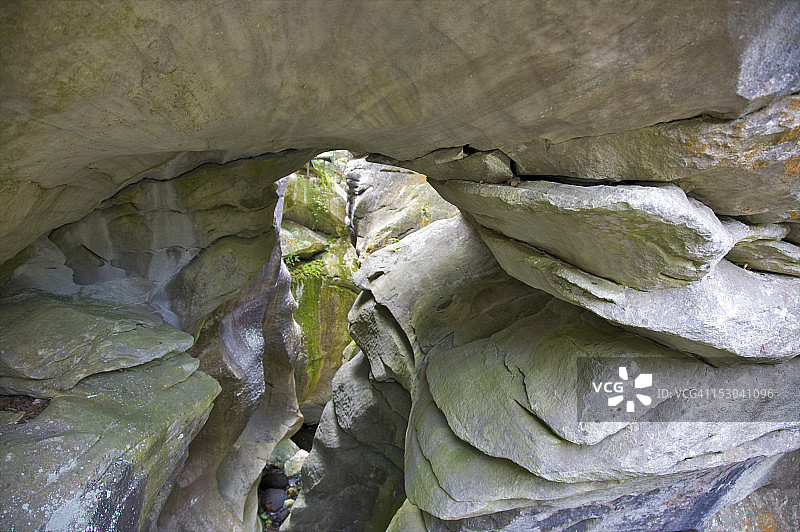 石灰岩裂缝图片素材