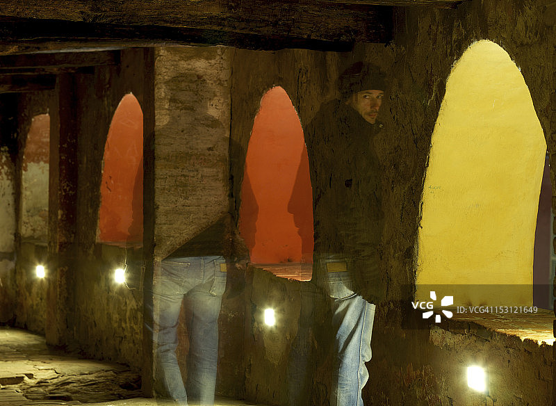 转瞬即逝的男人图片素材