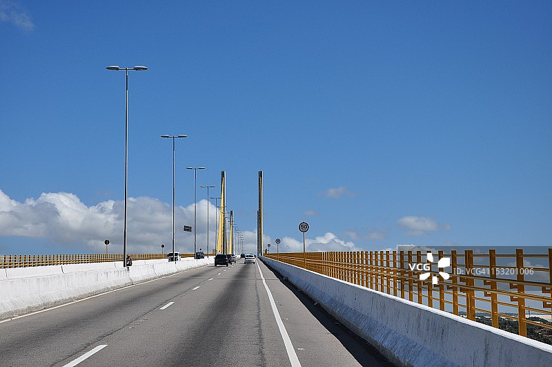 桥上的车辆图片素材