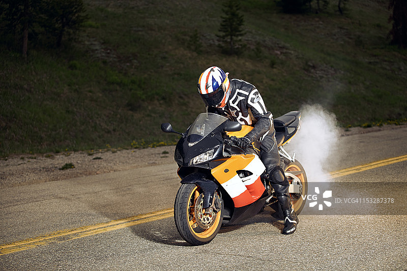 摩托车烧胎图片素材