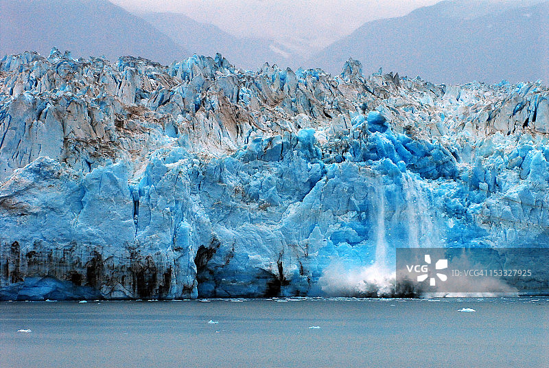 下落的冰块图片素材