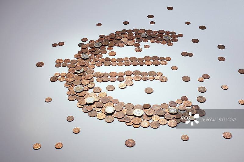 组成欧元符号的欧盟硬币图片素材