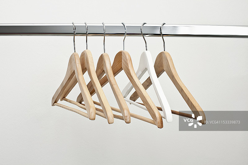 一排衣架图片素材
