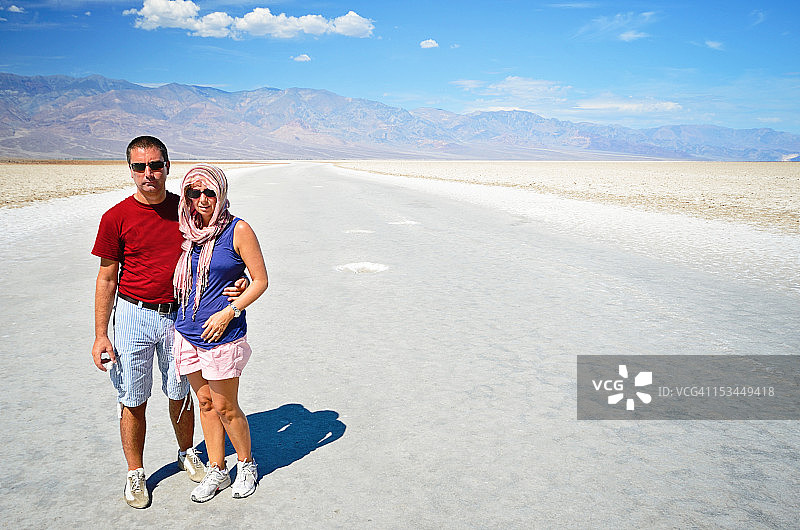 死亡谷中的情侣图片素材