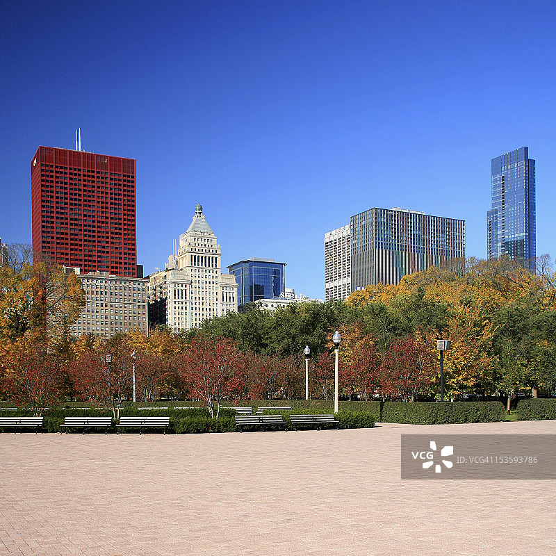 芝加哥密歇根大街上的千禧公园天际线图片素材
