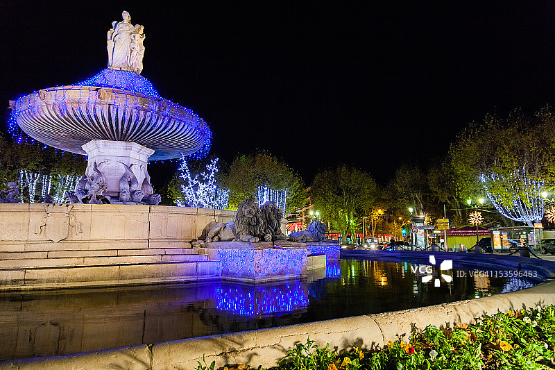 夜晚的拉罗通德喷泉图片素材