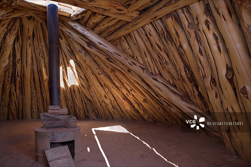 纪念碑谷的纳瓦霍霍根内部图片素材