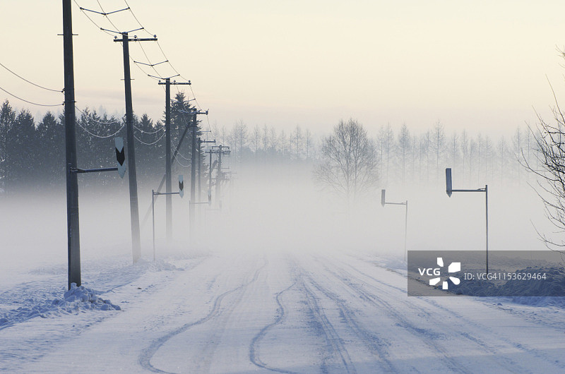 冬季乡村公路图片素材